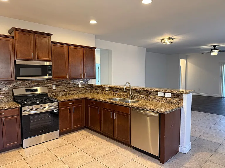 42582 W Monteverde Dr — Photo 29
