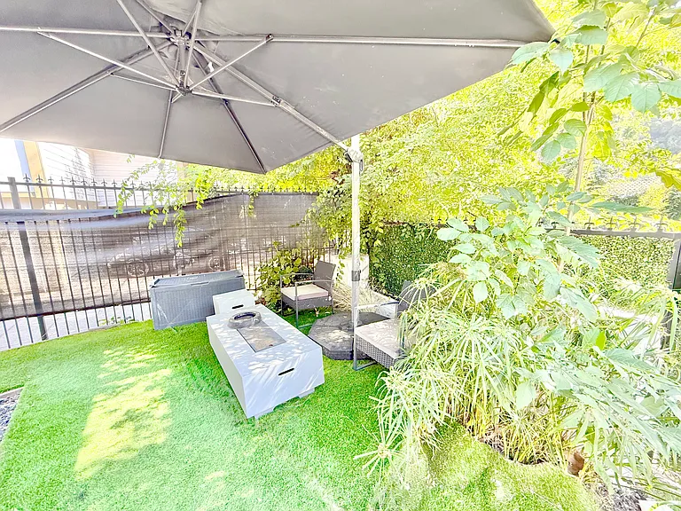 1340 Benedict Canyon Dr — Photo 9