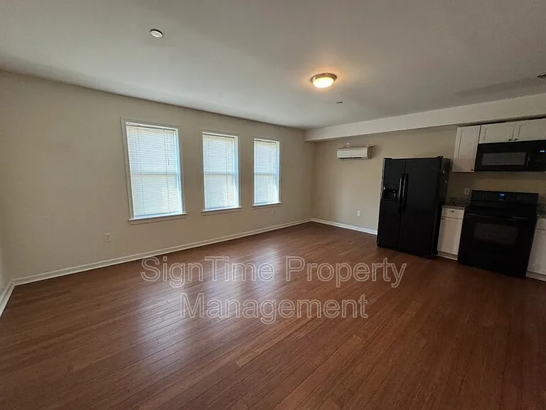 44 E Franklin St #3W — Photo 2