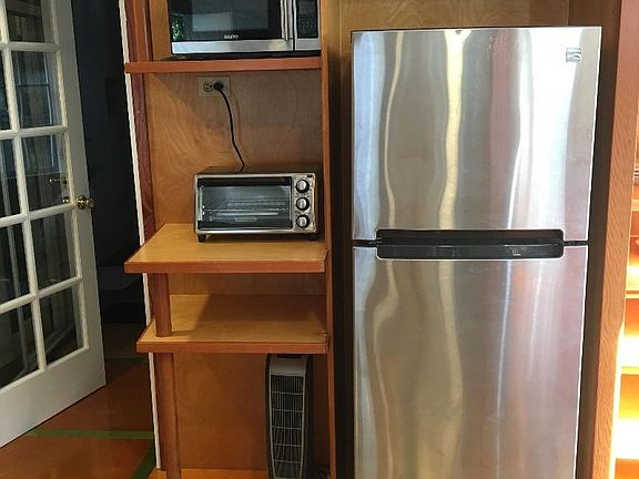 5th image of 700 Angelus Pl APT A