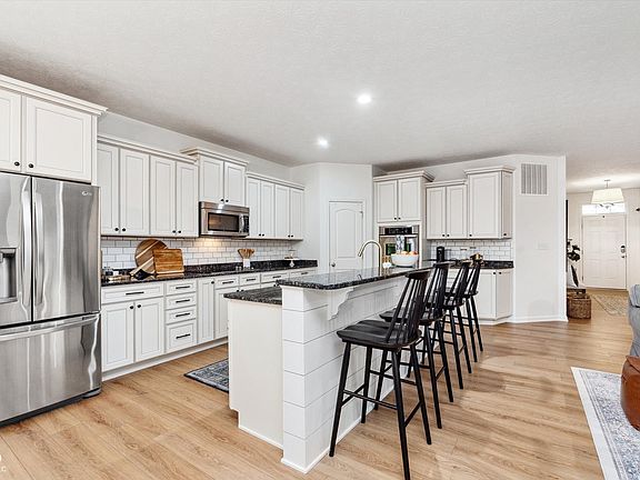3rd image of 15104 Midland Ln
