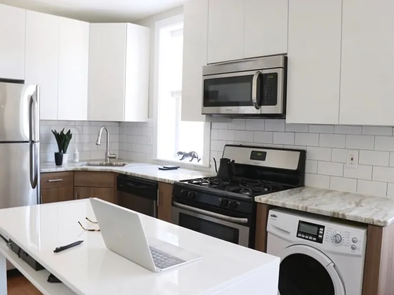 Charming Renovated Apartments in the Heart of Ardmore — Photo 2