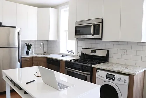 Charming Renovated Apartments in the Heart of Ardmore Photo 1