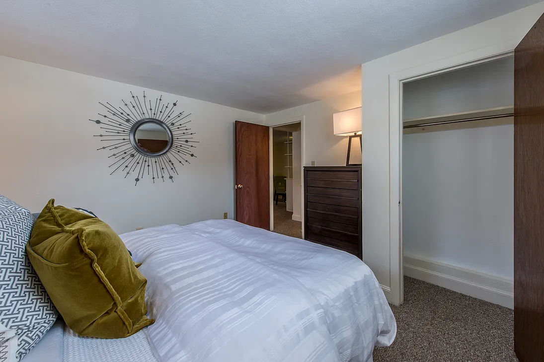 8 Brattle Dr — Photo 2