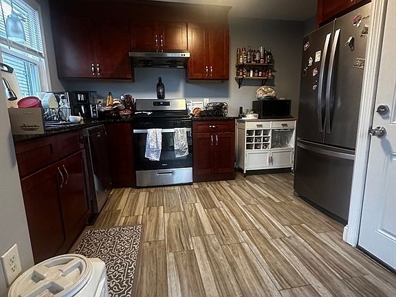 4th image of 100 Colby Rd #100