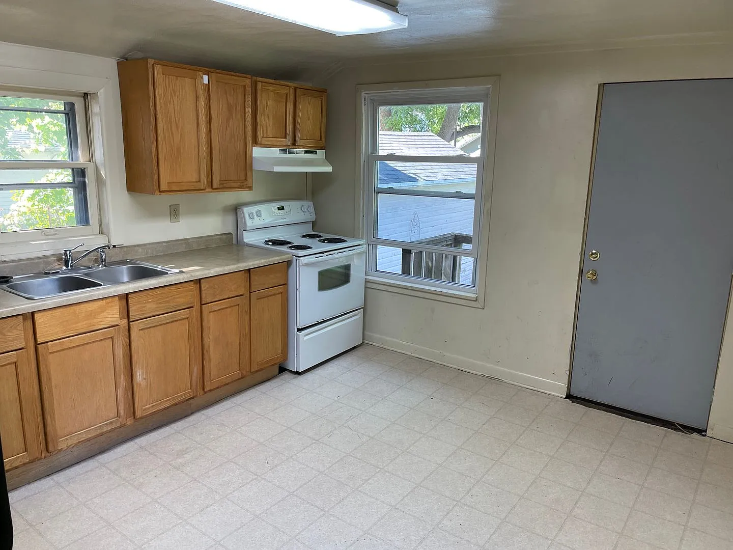 Prospect, 730 — Photo 1