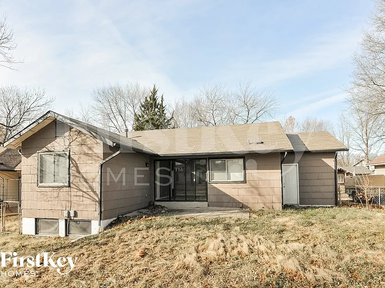 2740 Sherwood Dr — Photo 15