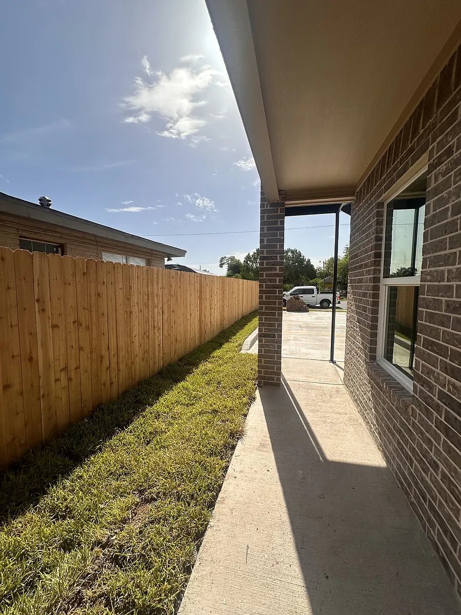 Building Photo - 604 S 16th St #5
