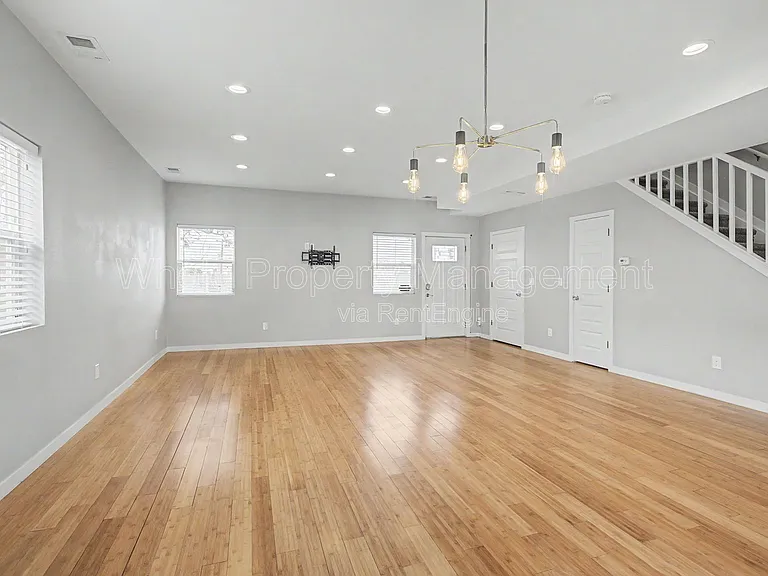 5803 Poplar St — Photo 5