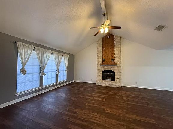 3rd image of 407 Sycamore Dr