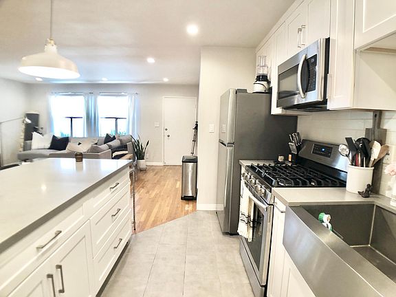 5th image of 824 6th St APT 1