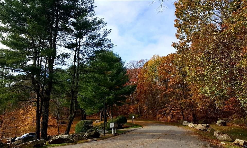 1st image of 611 Fox Run Ln
