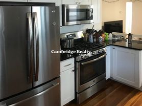 17 Ashland St