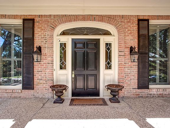 2nd image of 1408 Shady Oaks Ln