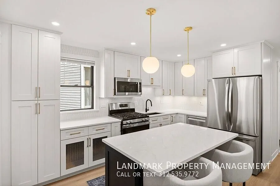 2176 W Eastwood Ave Unit 1 — Photo 2