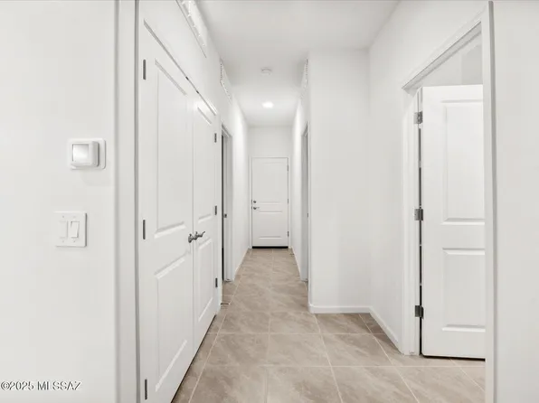 9852 N Solstice Ave, Tucson, AZ 85743