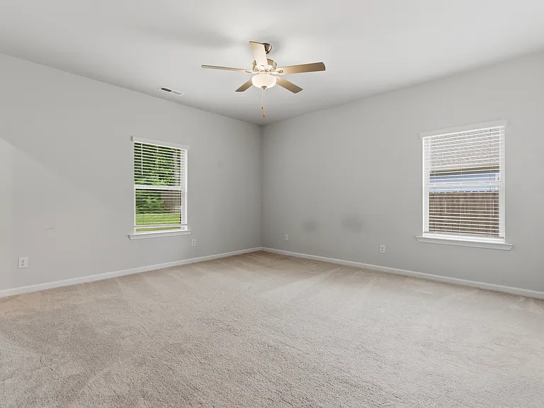 15007 Greenleaf Dr — Photo 11