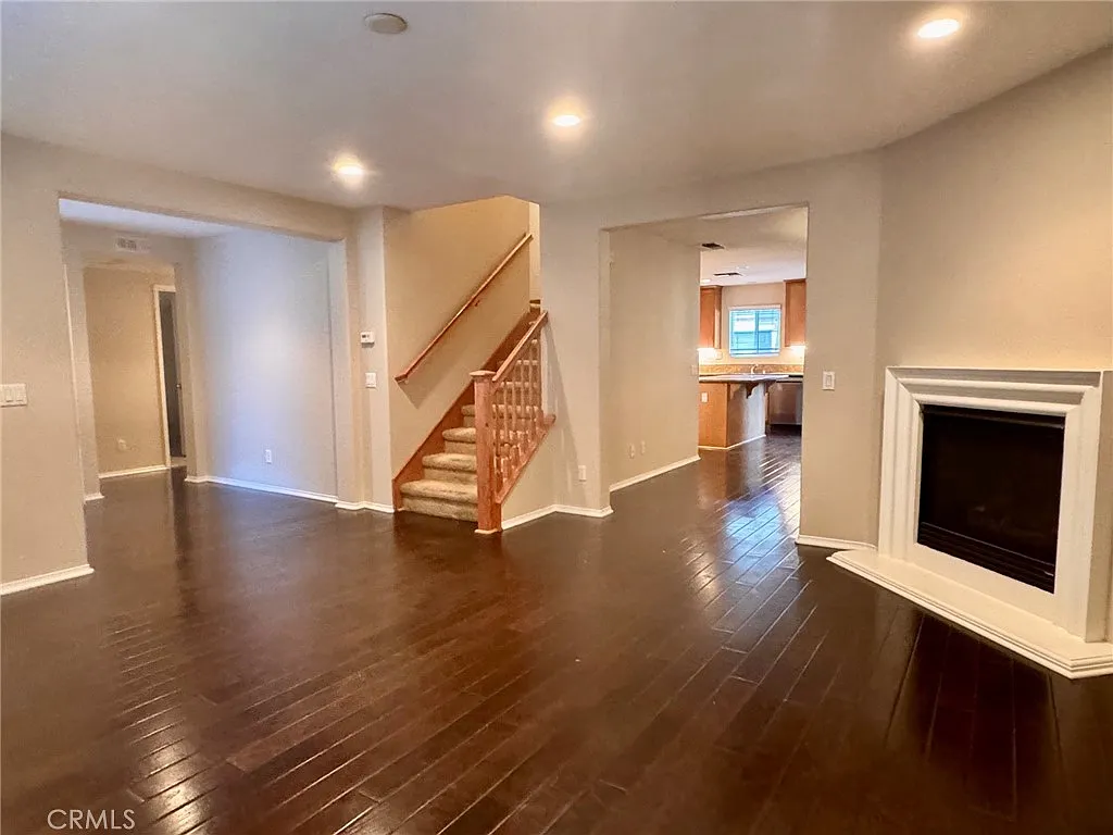 4 bed, 2118 sqft, $3,700 — Photo 3