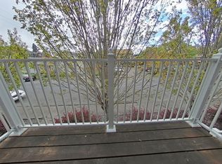 2 Bedroom Apartment ~ Close to OSU ~ Small Pet Friendly, Corvallis, OR 97330