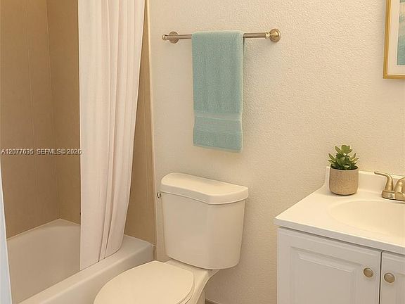 3rd image of 318 NE 166th St #318