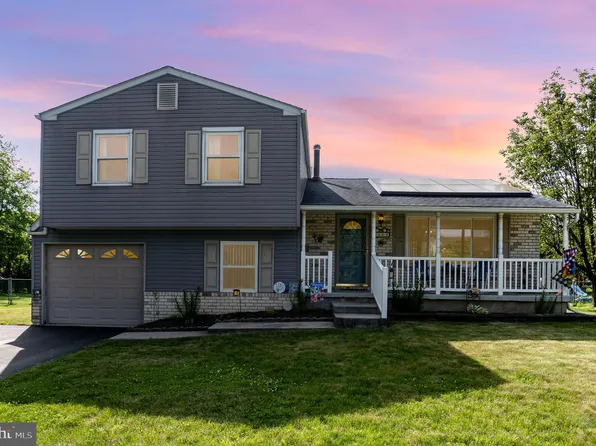 468 Sweetbriar Dr, Harrisburg, PA 17111