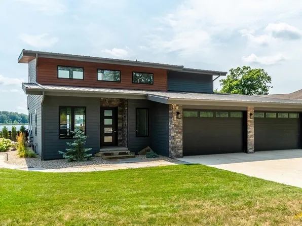 135 Lane 850 Snow Lk, Fremont, IN 46737