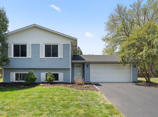 10276 Winter Pl, Eden Prairie, MN 55347