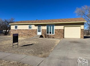 2301 Crestway Dr, Garden City, KS 67846