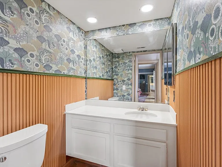 44 Malaga Dr — Photo 19