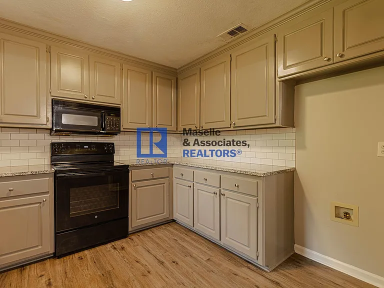 114 Fox Meadow Dr — Photo 14