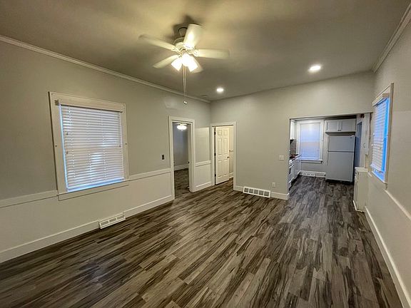 3rd image of 454 Crescent St NE #454