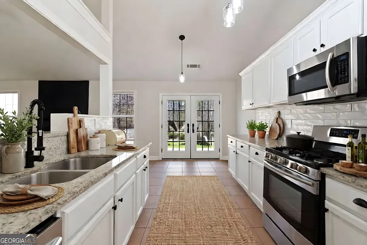 3 bed, 1272 sqft, $2,500 — Photo 3