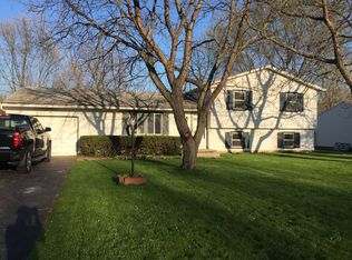 61 Cedarhurst Dr, West Henrietta, NY 14586