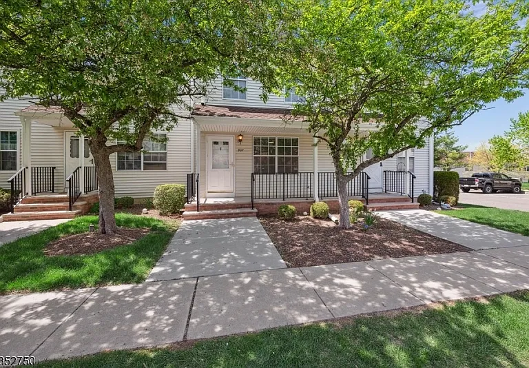 907 Wetherburn Ct — Photo 3