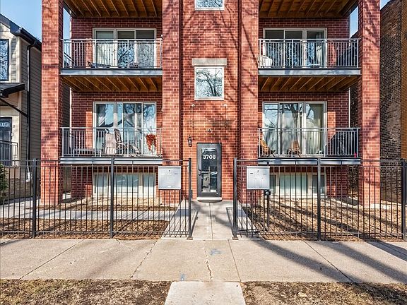 4th image of 3708 W Cornelia Ave #3W