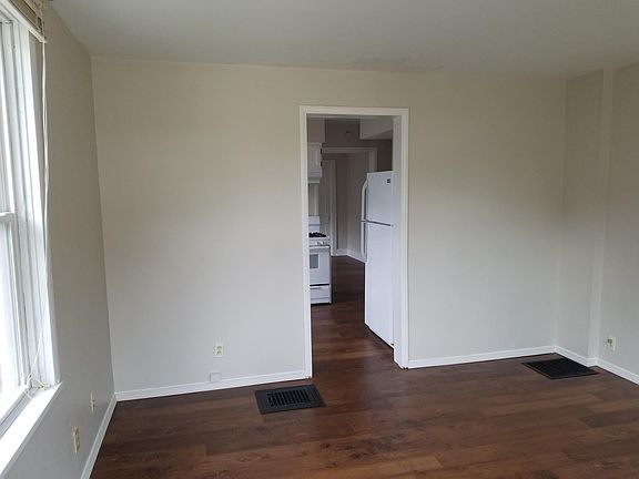 3rd image of 7122 Glades Ave