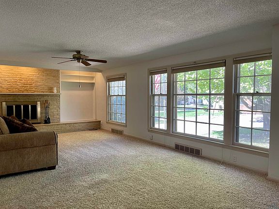 3rd image of 5 Colonial Cir