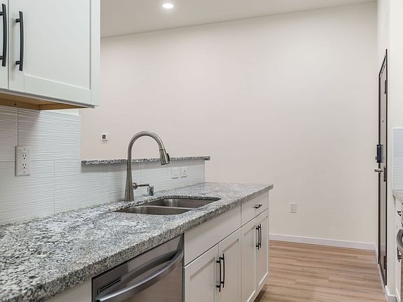 3rd image of 2211 Rio Grande Blvd NW #206