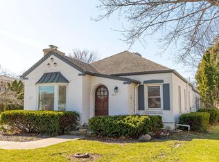 2317 N 118th St, Wauwatosa, WI 53226