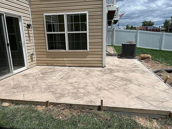 3rd image of 7660 Town View Dr