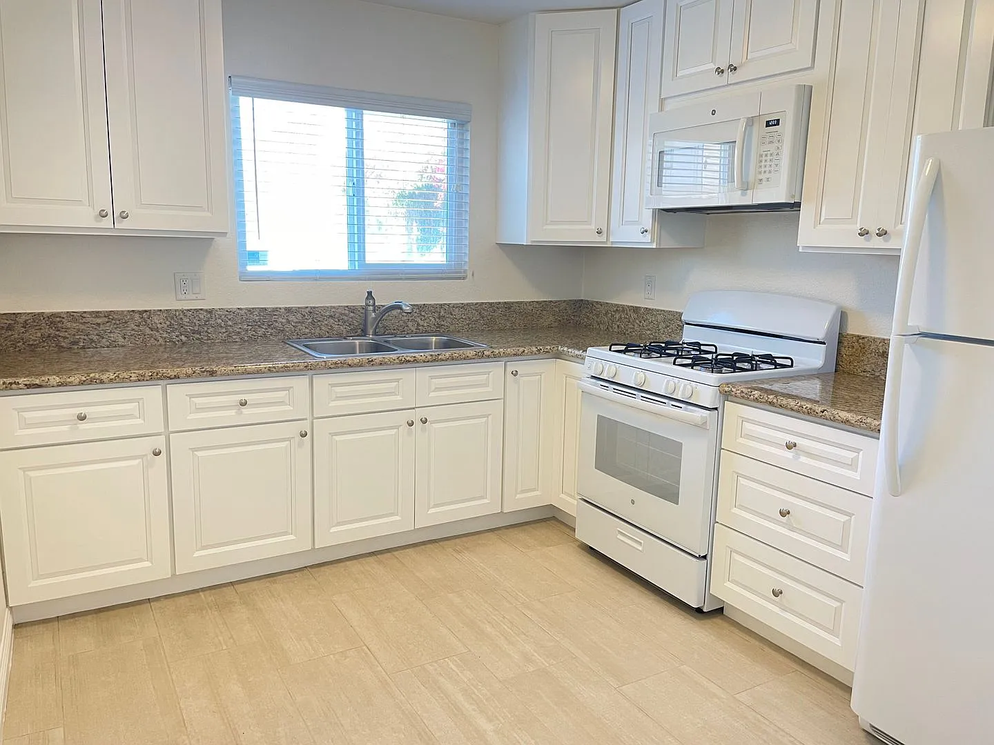 Walk to the Beach and Village- Beach living at an affordable price! — Photo 1