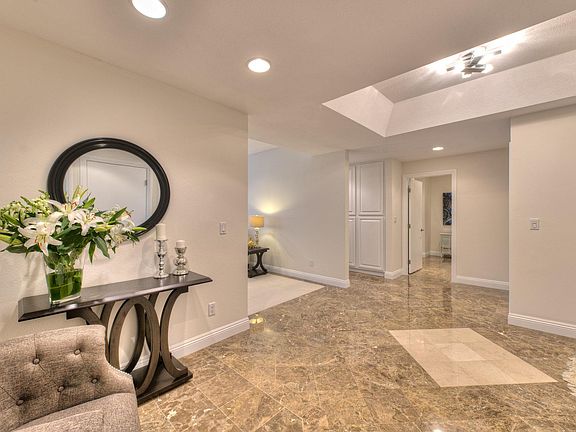 3rd image of 1120 Granville Ave APT 204