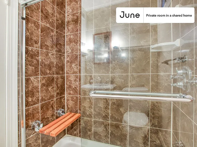 1843 Burke St SE #C — Photo 8