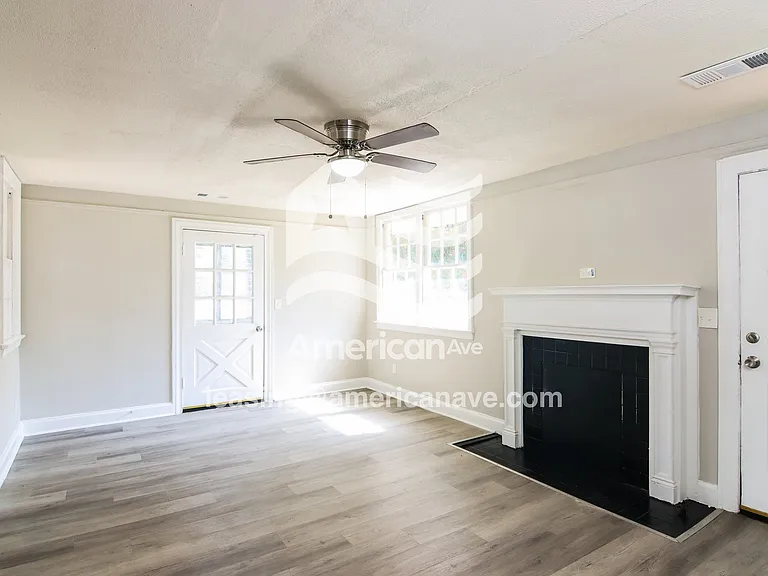 1317710_001_living_room_2.jpg