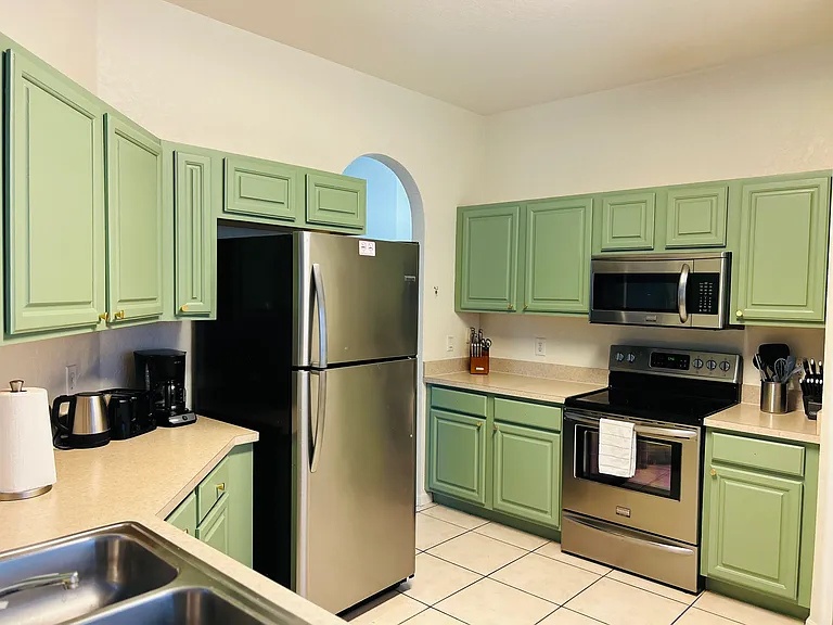410 Oxford Dr — Photo 8