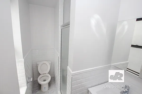 Rented by Jonis Realty | media 8