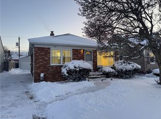 8321 Wainstead Dr, Parma, OH