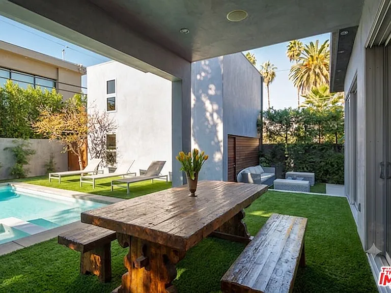 459 N Flores St — Photo 12