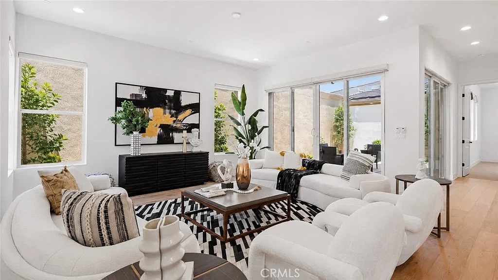 4 bed, 4.5 bath, 3030 sqft, $9,000 — Photo 4