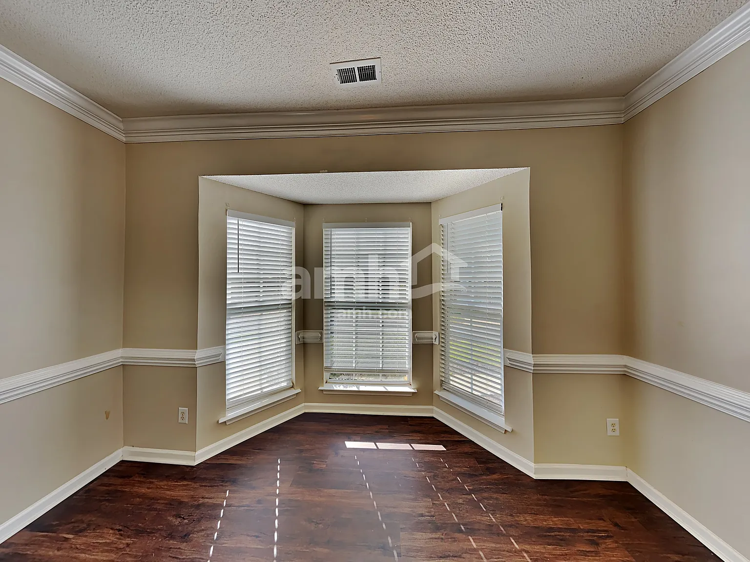 4 bed, 2.5 bath, 1946 sqft, $2,510 — Photo 4